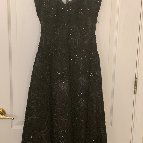 Dress - Picture 3 of 3